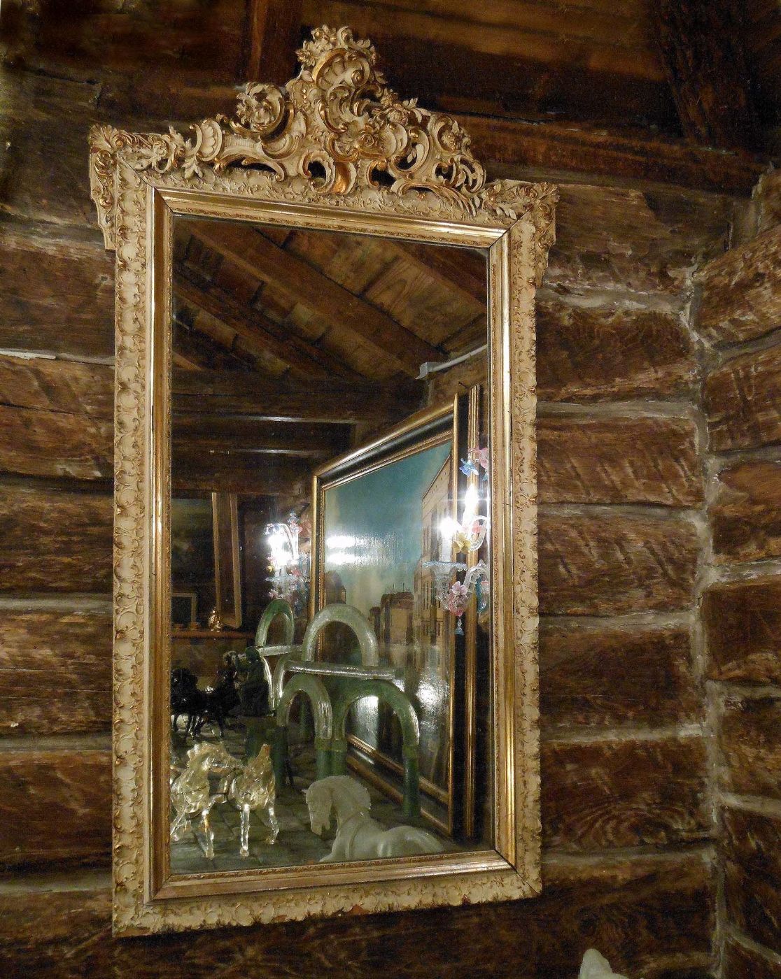 Élégant miroir "Jasmine" laqué et doré de la région de Gênes, fin XIXe/début XXe siècle
